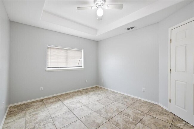 Building Photo - 8 5th St