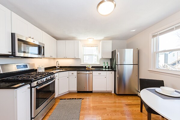 Building Photo - 152 Brown St