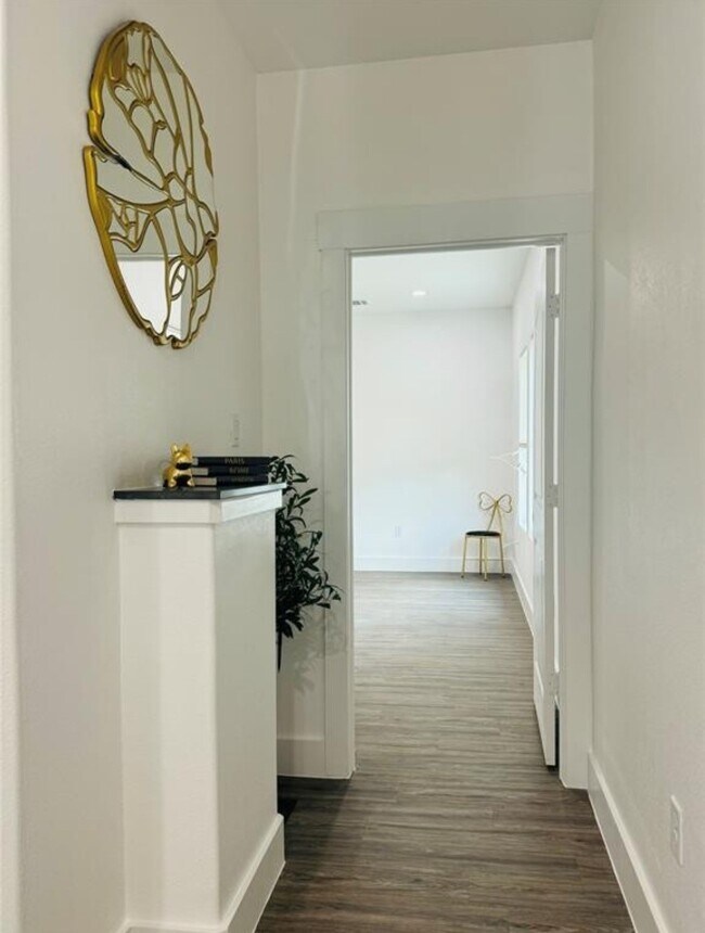 Building Photo - 1621 Wellington St