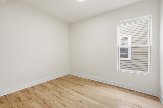 Building Photo - 5415 S Hoyne Ave