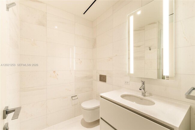 Building Photo - 300 Biscayne Blvd Way