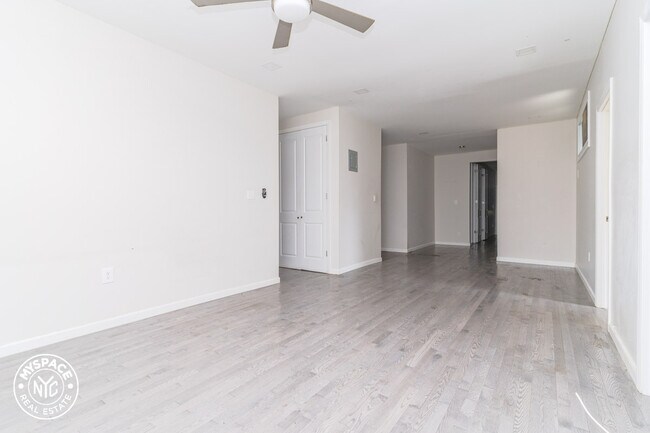 Building Photo - 377 Montgomery St