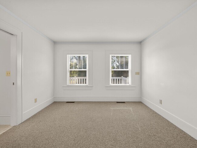 Building Photo - Downtown Greer Charmer: Spacious 3-Bed, 2 ...