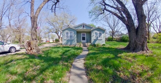 Building Photo - 3D Tour Available - Stand Alone House + Attached Garage + Pet Friendly! Available April 22nd!