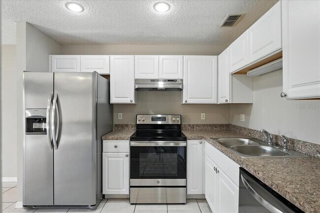 Building Photo - 1190 N Fairway Dr