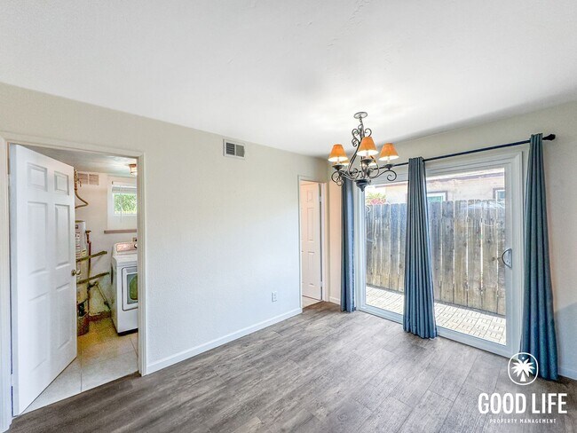Building Photo - SD: Renovated 3BD/2.5BA Condo in Chula Vista with Fireplace, W/D & Private Balcony