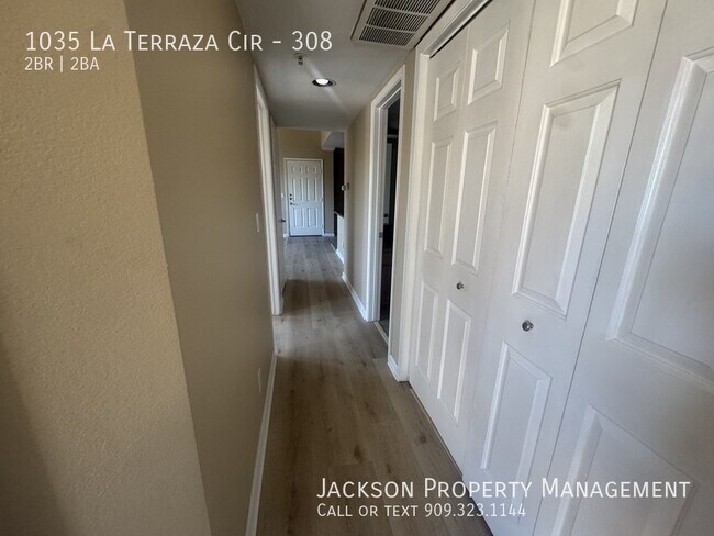 Building Photo - 1035 La Terraza Cir