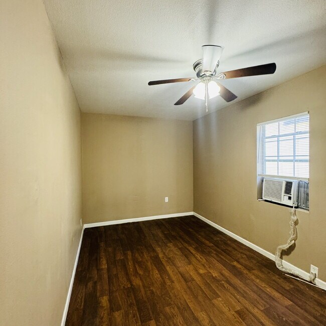Building Photo - Victorian-style 1 Bedroom | 1 Bathroom Apartment in The Avenues!