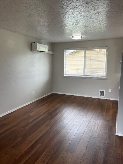 Building Photo - Updated Duplex with Garage