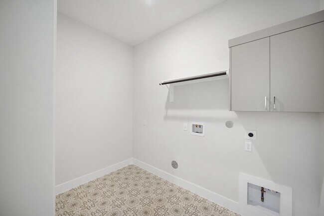 Building Photo - 21311 Blue Wood Aster Ct