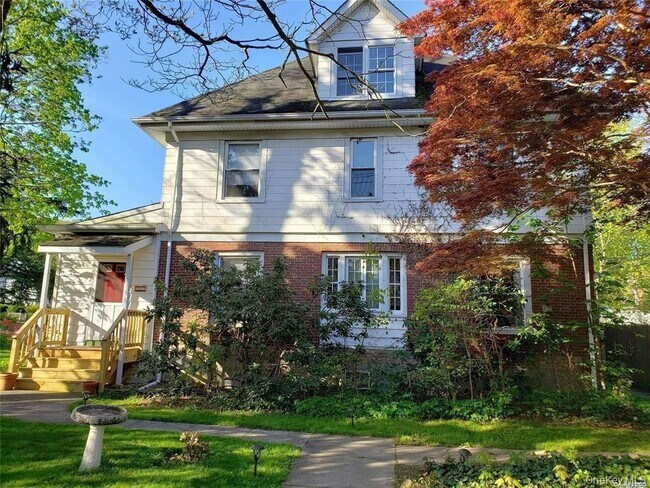 Building Photo - 102 Berry Hill Rd