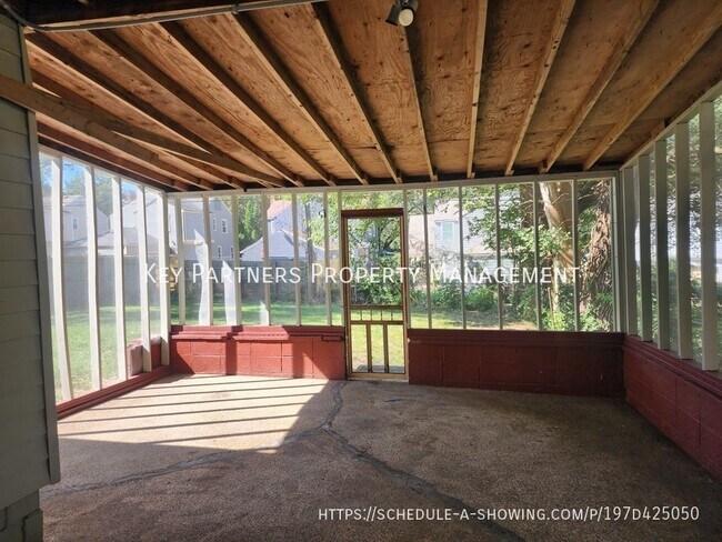 Building Photo - 7320 Charlotte-