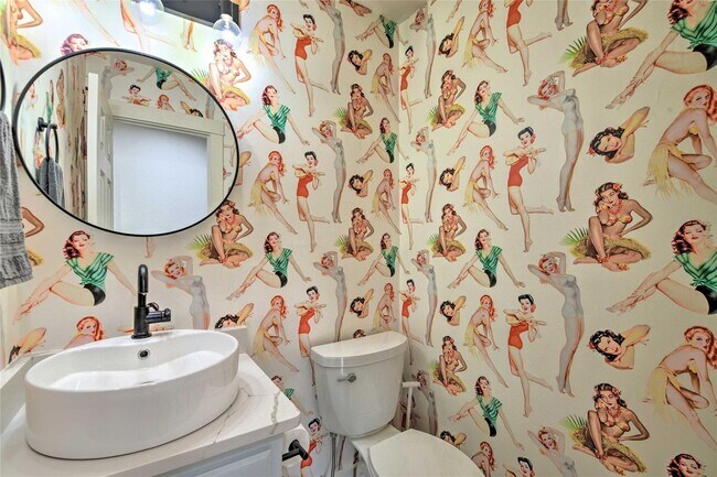 Building Photo - Gorgeous Cove on Main Body Water