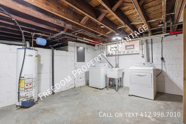 Building Photo - 755 Shady Dr E