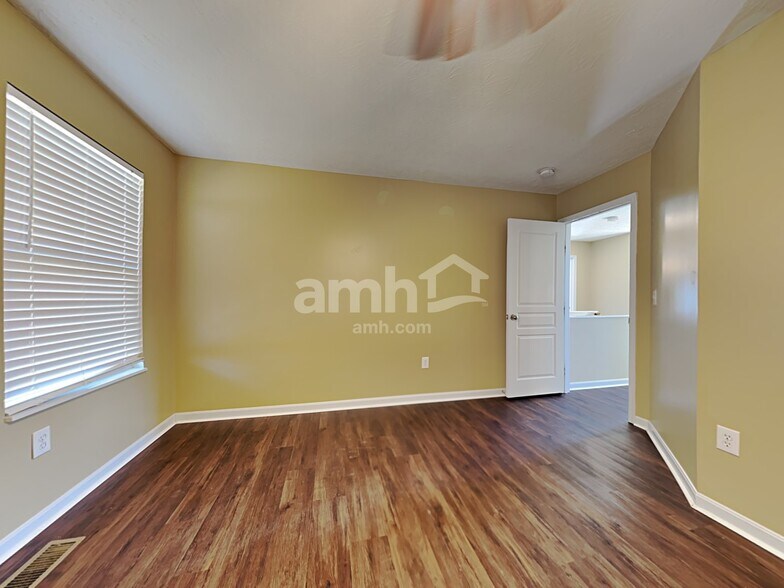 Building Photo - 6908 Lucia Dr