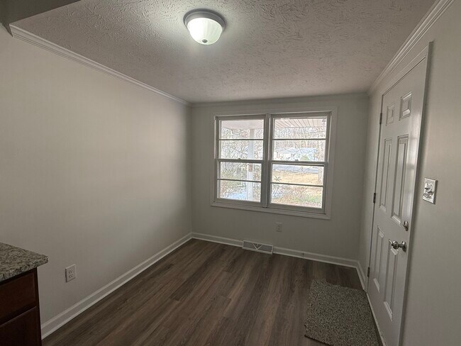 Building Photo - 671 E Forest St