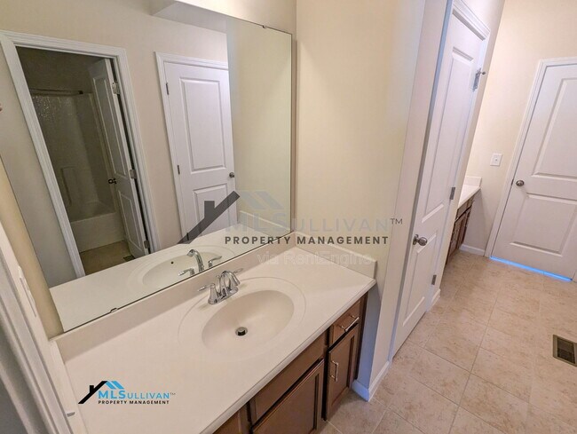 Building Photo - 5454 Jessip St