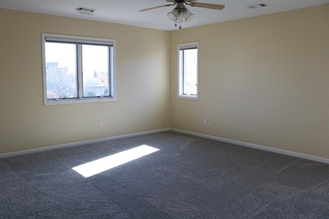 Building Photo - 9939 Sequoia Ln