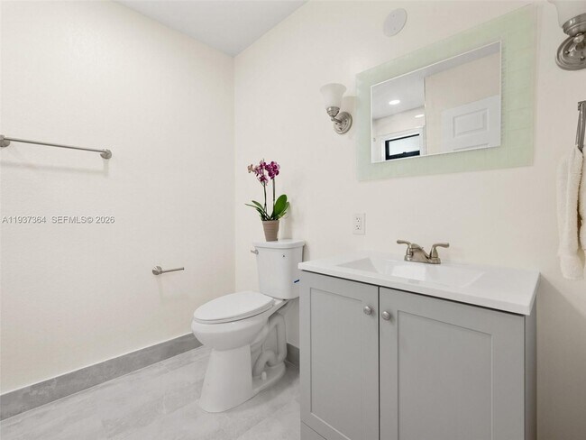 Building Photo - 700 SW 12th St