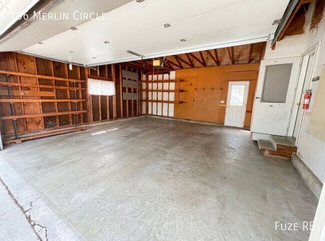 Building Photo - 106 Merlin Cir