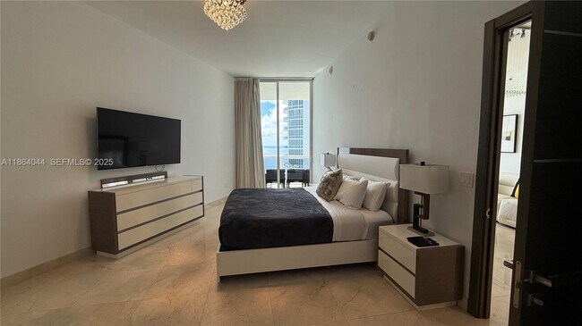 Building Photo - 15901 Collins Ave