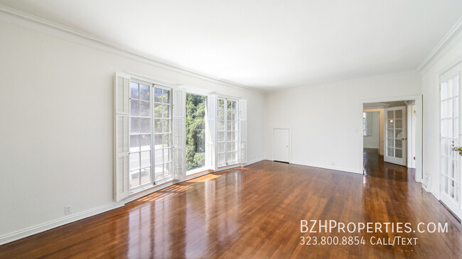 Building Photo - Updated 3Bedroom 3Bathroom In Prime Westwood