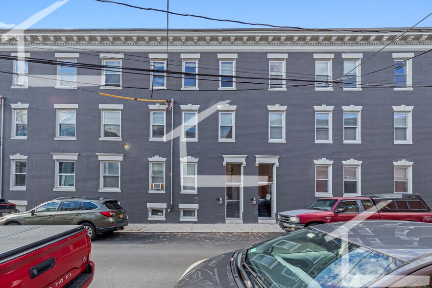 Building Photo - 40 Brackett St
