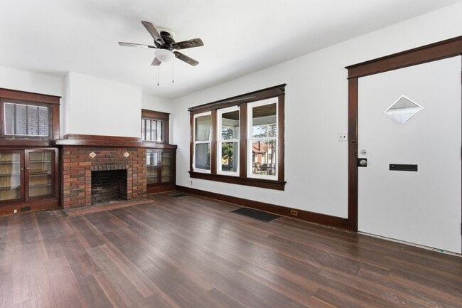 Building Photo - 223 Elmhurst Rd