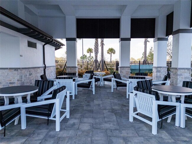 Building Photo - 5090 Shady Pnes Dr