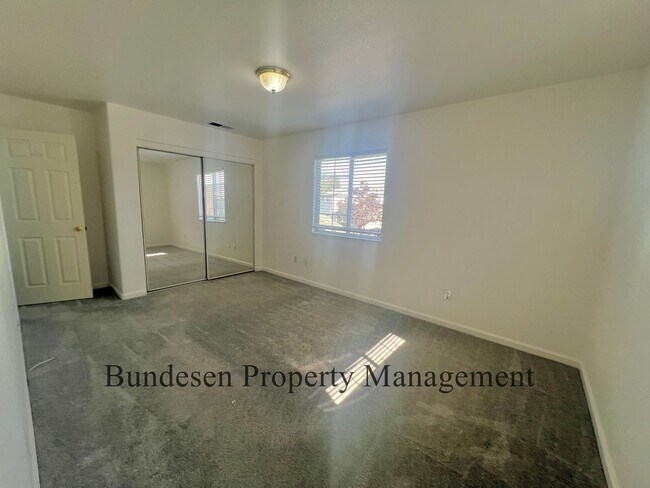 Building Photo - Lovely 3 bedroom duplex - Shown by appoint...
