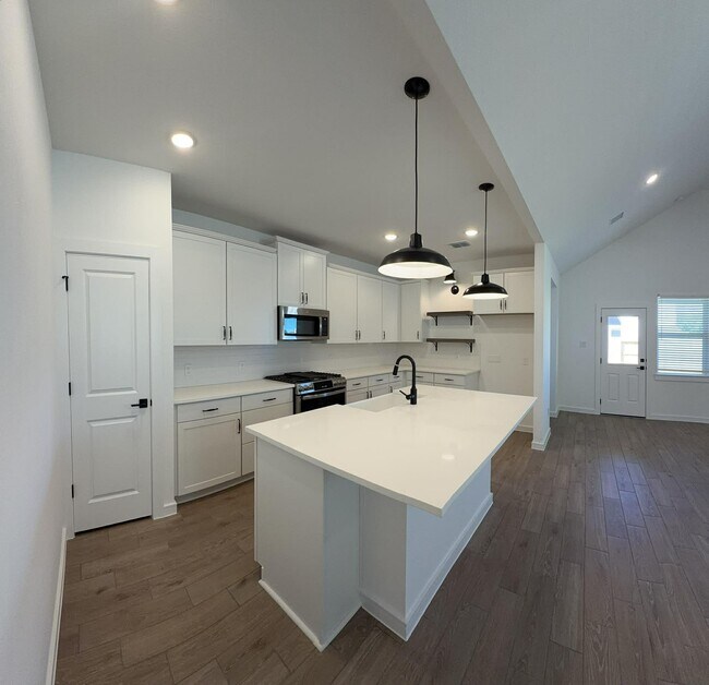 Building Photo - 4819 Legends Bay Dr