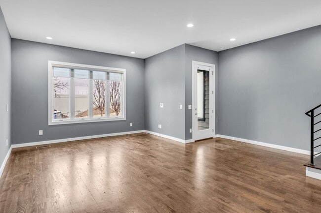 Building Photo - 418 37th Ave N