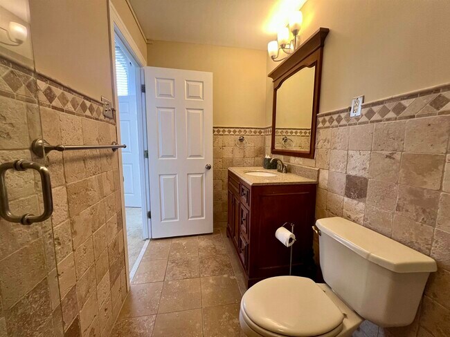 Building Photo - 10 N Main St