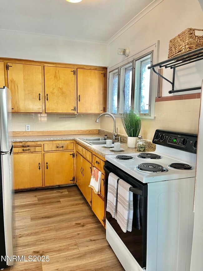 Building Photo - 531 E Taylor St