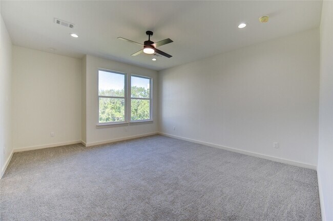 Building Photo - 2922 El Fenice Ln
