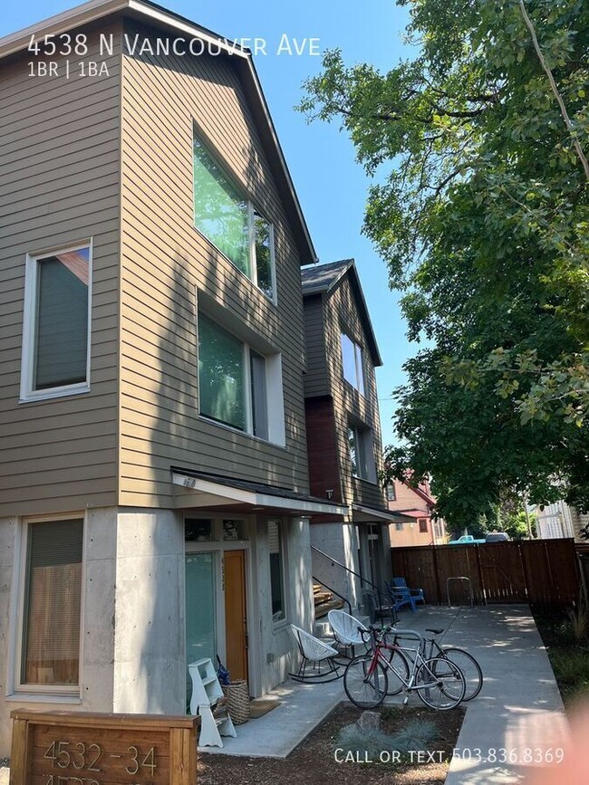 Primary Photo - 4538 N Vancouver Ave