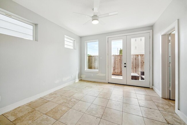 Building Photo - 1316 Reinerman St