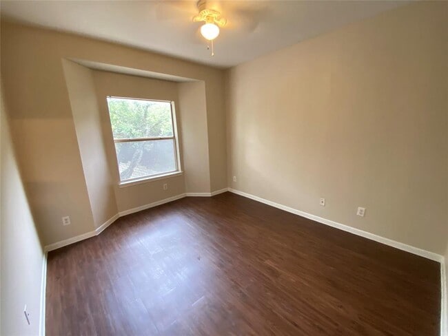 Building Photo - 6000 Shepherd Mountain Cove