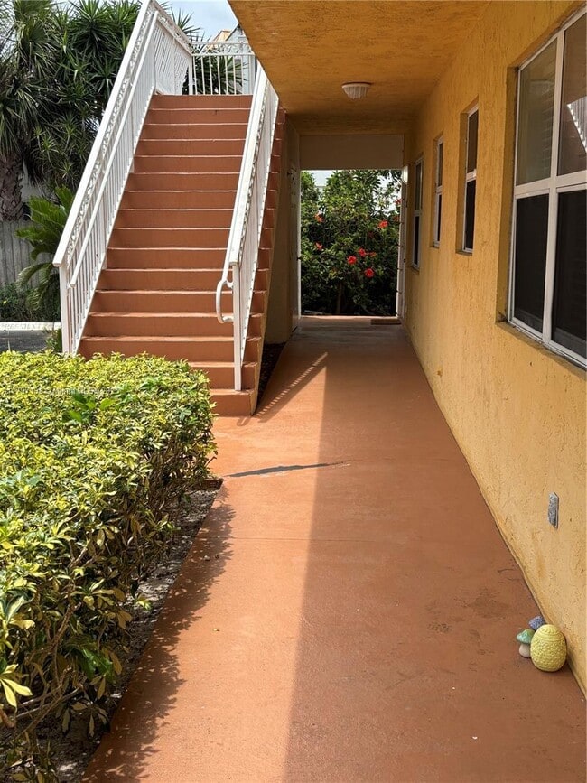 Building Photo - 2121 N Ocean Blvd