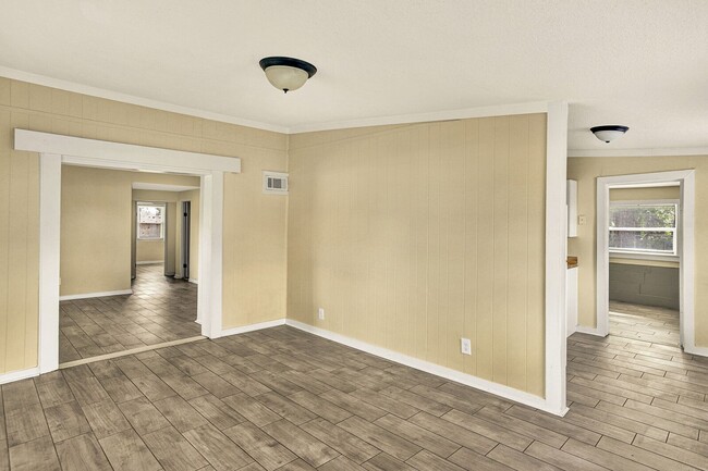 Building Photo - Newly renovated 3 bedroom/1 bathroom home ...