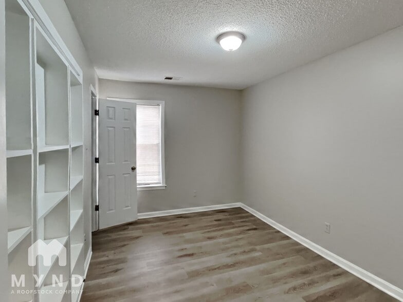 Building Photo - 7376 Charbark Point