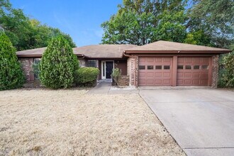 Building Photo - 517 Daniels Dr