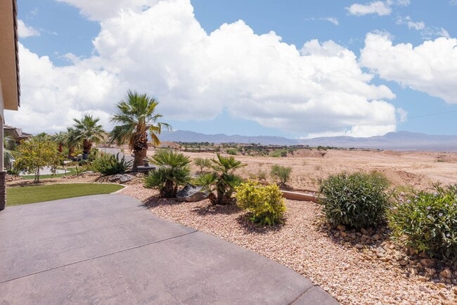 Building Photo - House in Gated Community with Views!