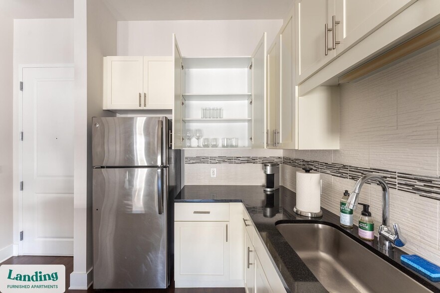 Building Photo - 480 N Orange Ave