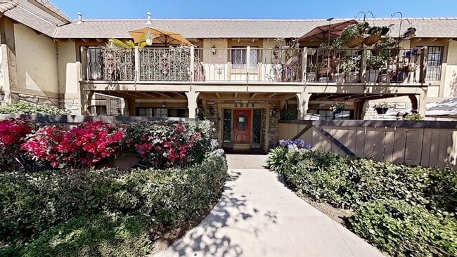 Building Photo - 2 Bedroom ~ Live in the Heart of South Coa...