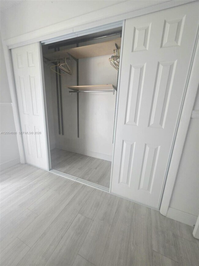 Building Photo - 8958 W Sample Rd