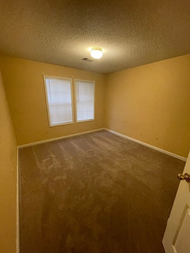 Building Photo - 3207 Canyonview Rd