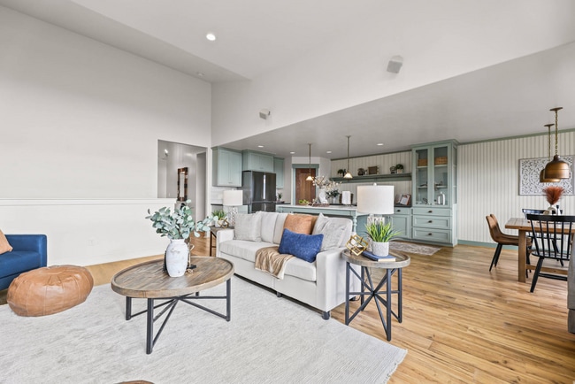 Building Photo - Beautiful 6-Bedroom Home in Eagle Mountain!