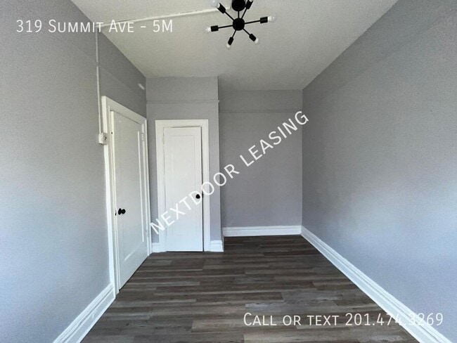 Building Photo - 319 Summit Ave