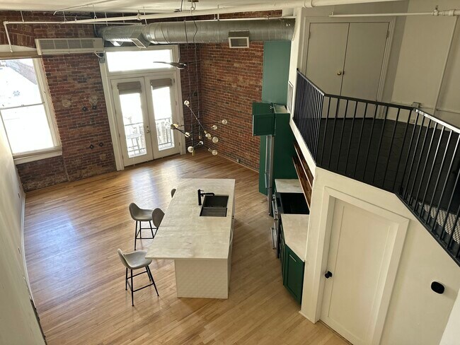 Primary Photo - 1617 California St